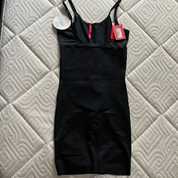 BNWT Spanx Body Shaper - Picture 1 of 3